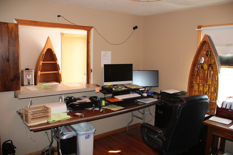 More Photos Of 115 N River St, Chamberlain Hotel For Sale