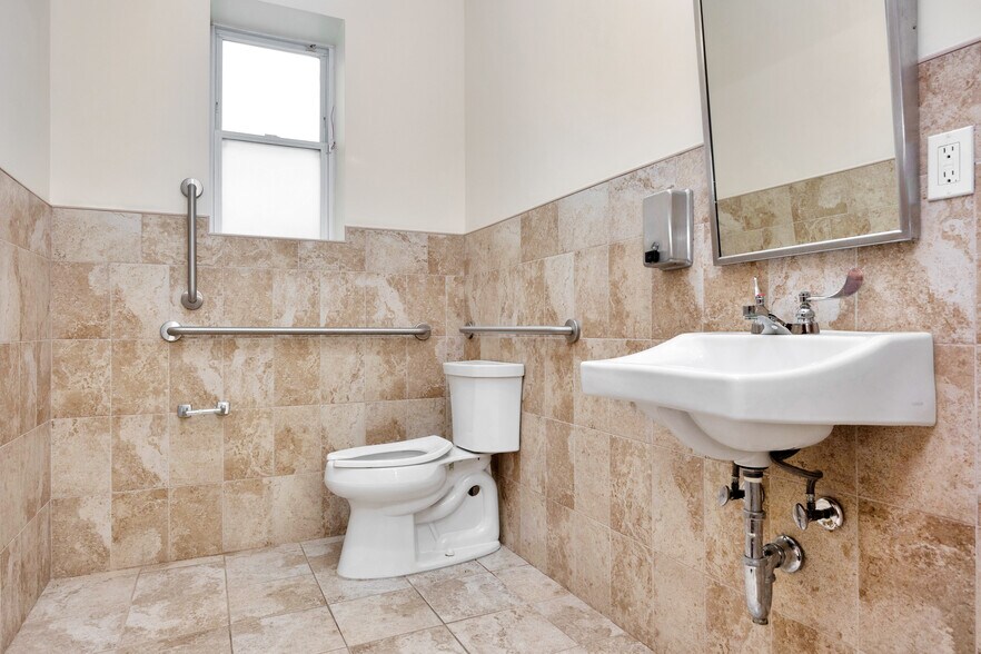 More Photos Of 169 Liberty Ave, Mineola Office For Sale