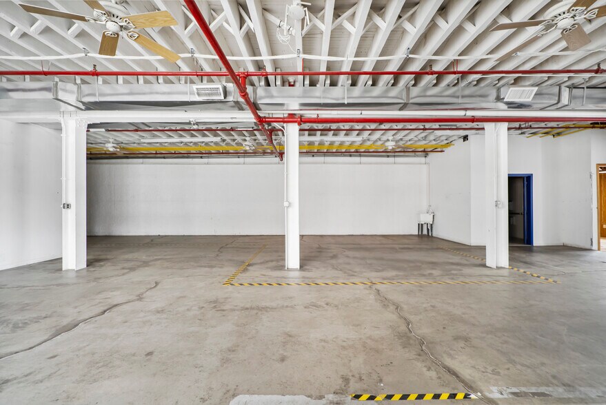 More Photos Of 1434 Fleet St, Baltimore Showroom For Lease