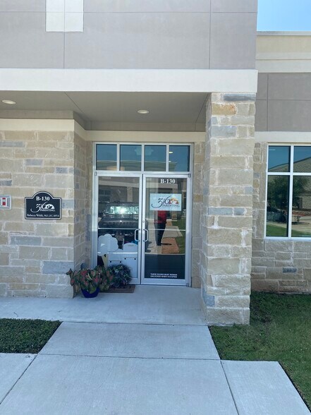 More Photos Of 333 E Bethany Dr, Allen Office For Sale