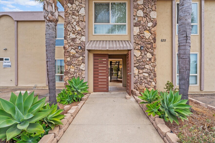 More Photos Of 635 Emory St, Imperial Beach Apartments For Sale