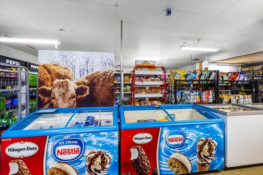 More Photos Of 7550 Logsden Rd, Logsden Convenience Store For Sale