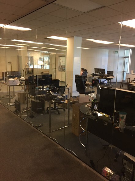 More Photos Of 709 Science Dr, Moorpark Warehouse For Lease