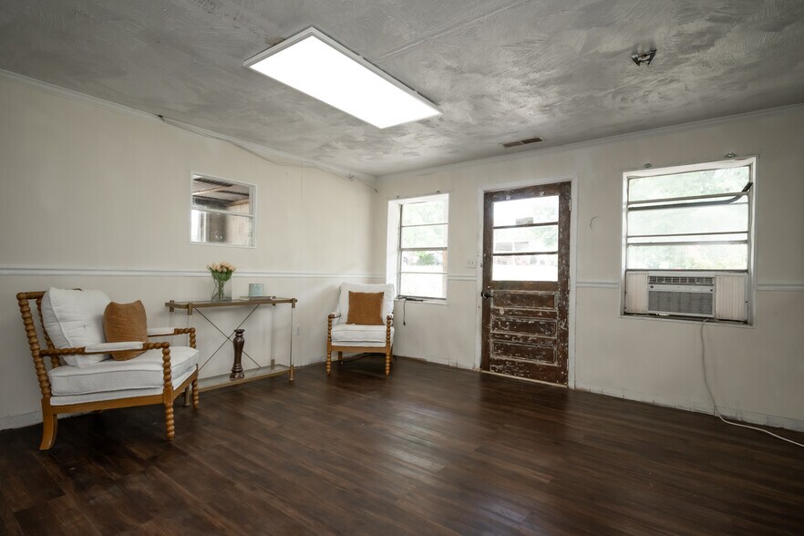 More Photos Of 577 Main st, Lexington Flex For Sale