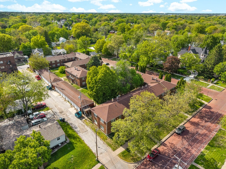 More Photos Of 1203 E 11th St, Davenport Apartments For Sale