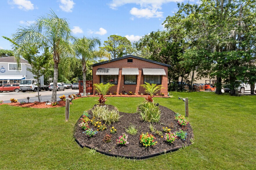 More Photos Of 1887 Mayport Rd, Atlantic Beach Freestanding For Sale