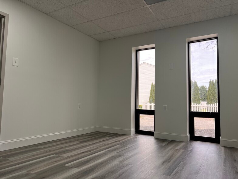 More Photos Of 405 Laburnum Rd, Edgewood Flex For Sale