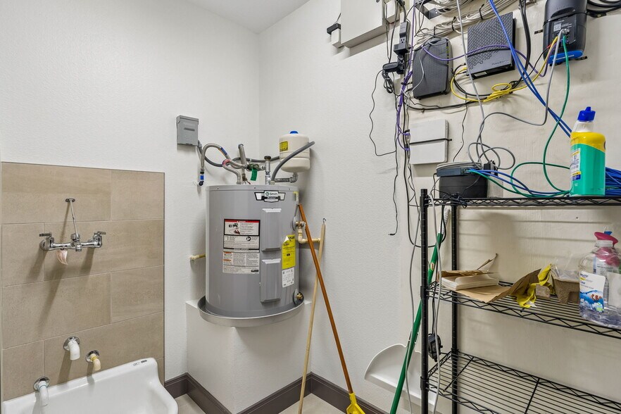 More Photos Of 4358 Lockhill Selma Rd, Shavano Park Medical For Lease