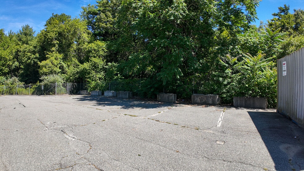 More Photos Of 145 Faunce Corner Rd, Dartmouth Unknown For Lease