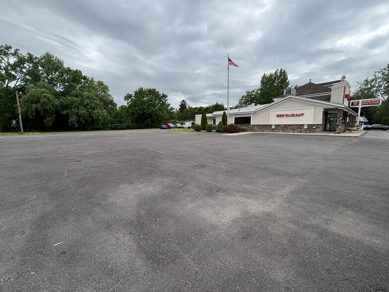 More Photos Of 1121 E Union St, Newark Specialty For Sale