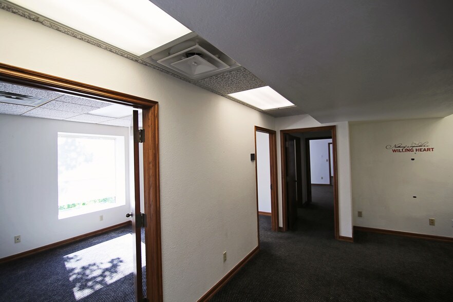 More Photos Of 923 N Robinson Ave, Oklahoma City Office For Lease