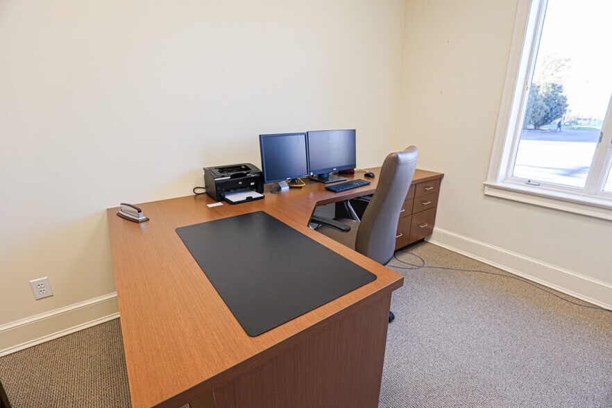 More Photos Of 630 Jefferson St, Paducah Office For Sale