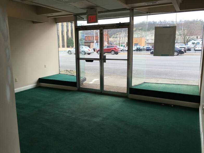 More Photos Of 1510-1520 Greenup Ave, Ashland Storefront Retail Office For Lease