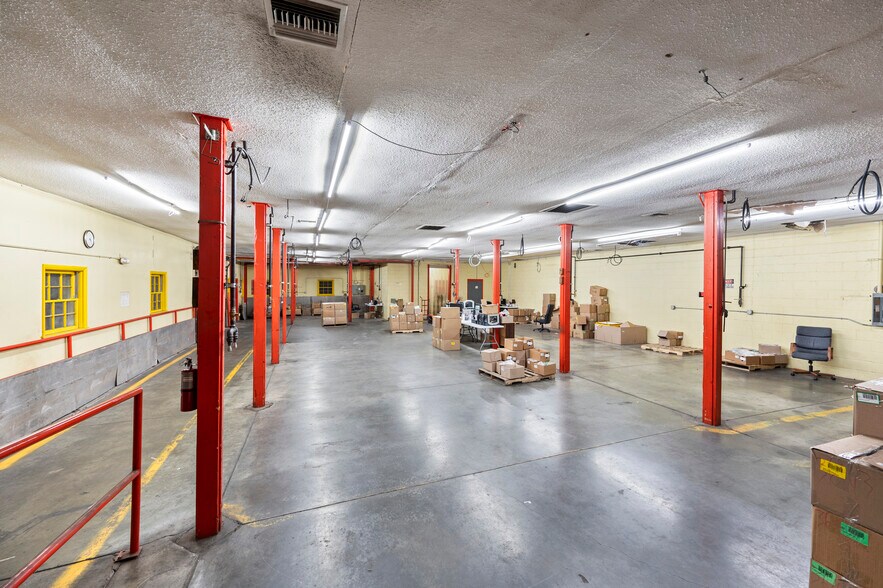 More Photos Of 215 Aloe Rd, Greensboro Manufacturing For Lease