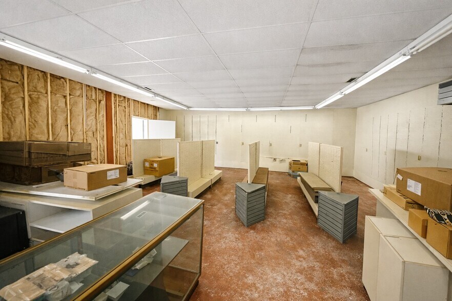 More Photos Of 137 W Main St, Manchester Office For Sale