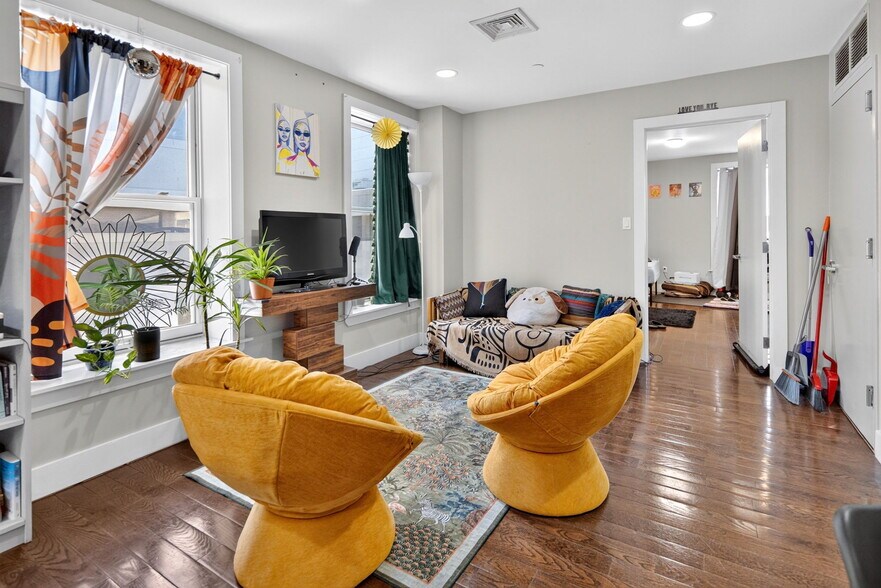 More Photos Of 83 Beaver St, Albany Apartments For Sale