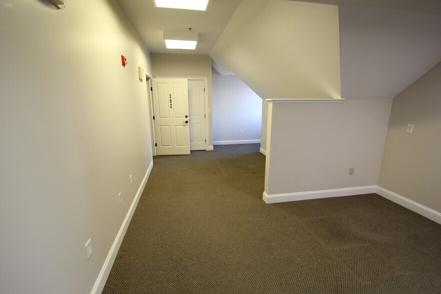 More Photos Of 162 Park St, North Reading Storefront Retail Residential For Lease