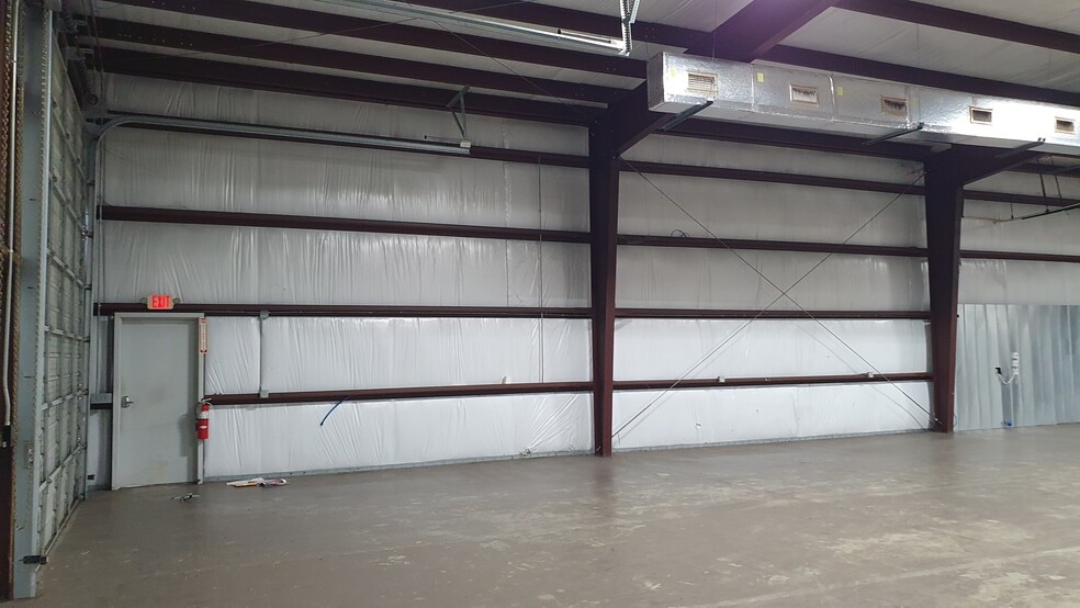 More Photos Of 7511 Oak Bluff Dr, Magnolia Warehouse For Sale
