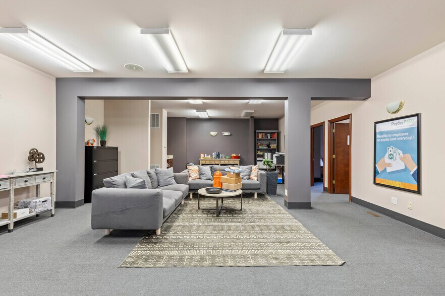 More Photos Of 132 N High St, Gahanna Office For Sale