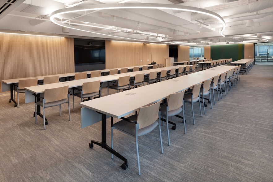 More Photos Of 1100 Wilson Blvd, Arlington Office For Lease