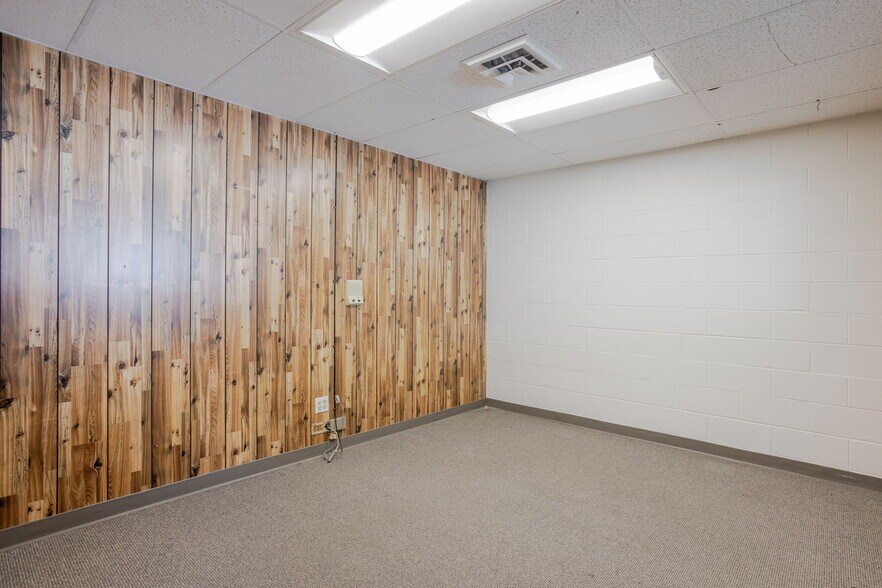 More Photos Of 999 NE 2nd St, Bend Freestanding For Lease