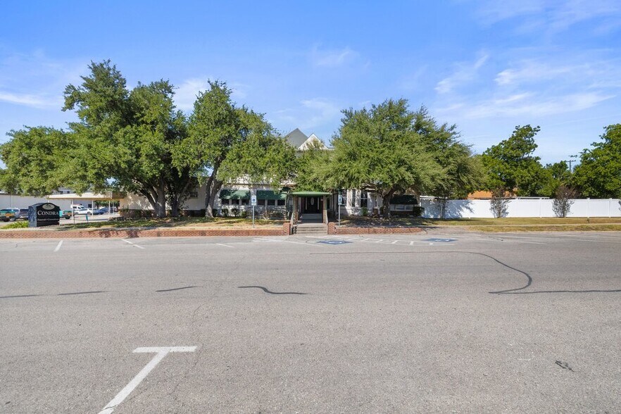 More Photos Of 503 Talbot St, Taylor Funeral Home For Sale