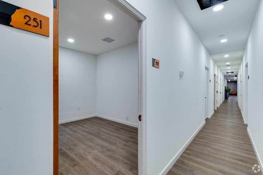 More Photos Of 319 S 3rd St, Las Vegas Loft Creative Space For Sale