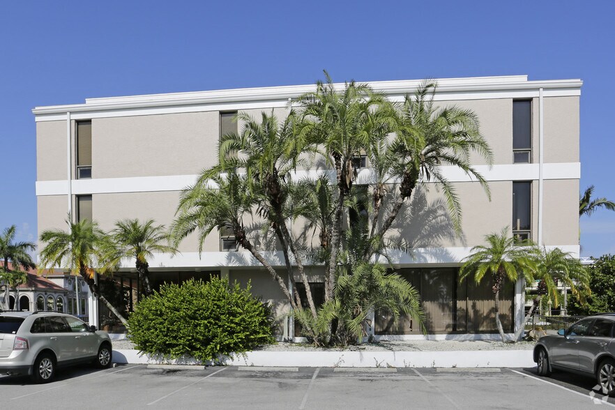 More Photos Of 900 6th Ave S, Naples Office Residential For Lease