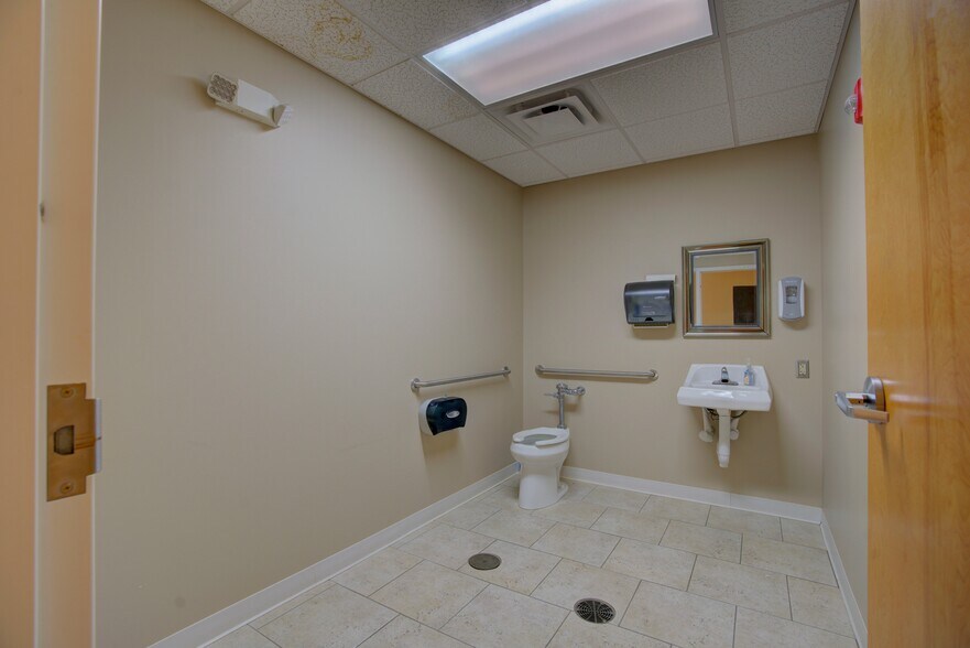 More Photos Of 315 W 10th St, Rome Medical For Sale