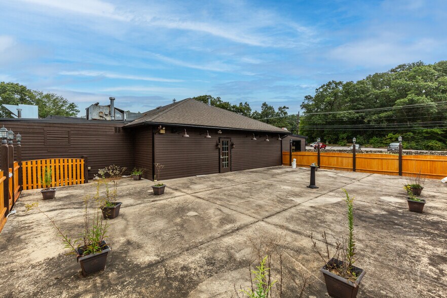 More Photos Of 332 Farnum Pike, Smithfield Restaurant For Sale