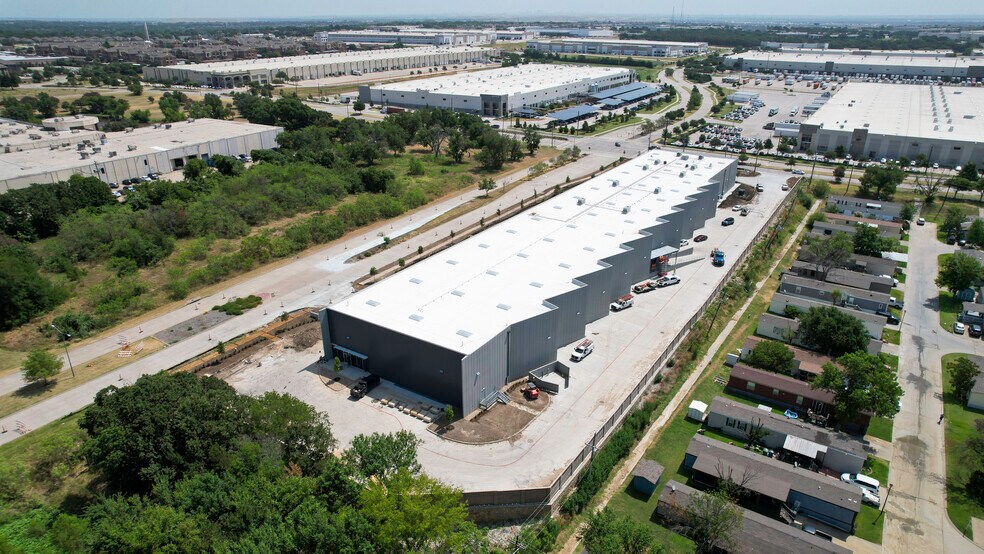 More Photos Of 1000 Spinks Rd, Lewisville Warehouse For Lease