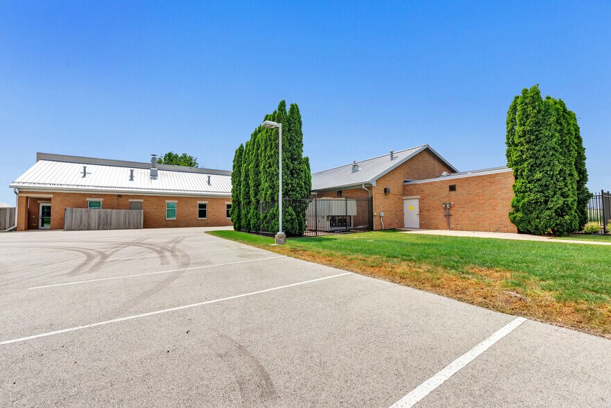 More Photos Of 2141 Lime Kiln Rd, Green Bay Medical For Sale
