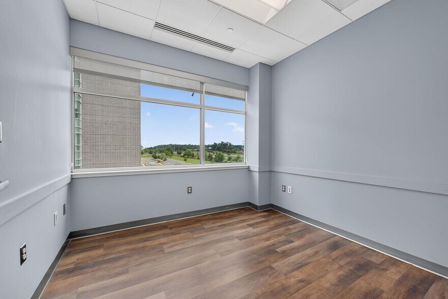 More Photos Of 24430 Stone Springs Blvd, Dulles Town Center Medical For Sale