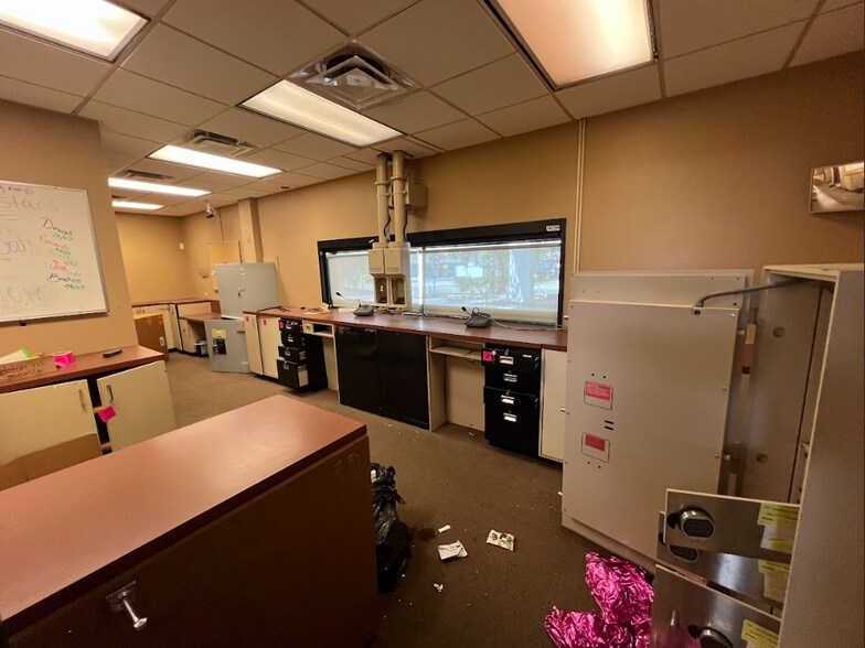 More Photos Of 300 E Dania Beach Blvd, Dania Bank For Lease