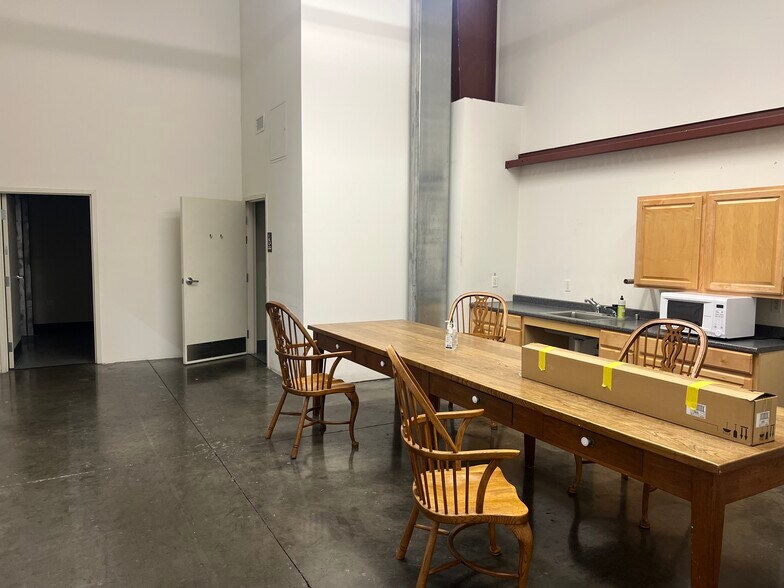More Photos Of 538 6th St, San Francisco Flex For Lease