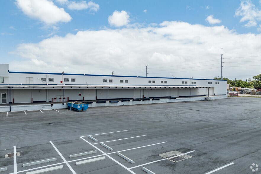More Photos Of 3455 NW 54th St, Miami Warehouse For Sale