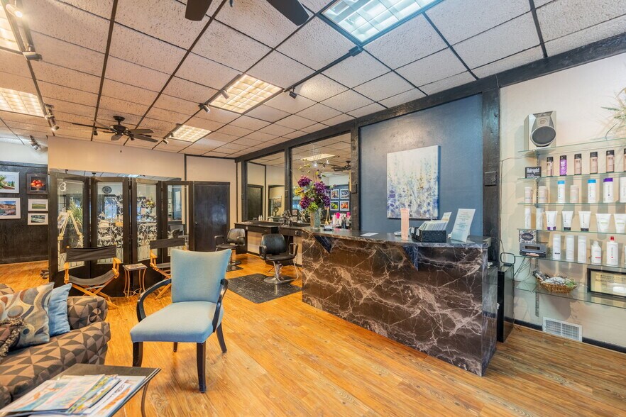 More Photos Of 733-735 Allegheny River Blvd, Verona Storefront For Sale