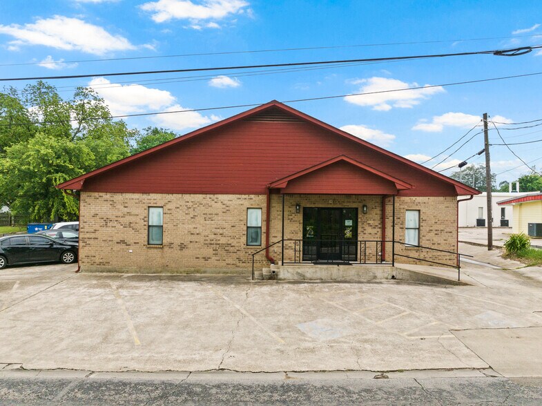 More Photos Of 107 E 11th St, Mount Pleasant Office For Sale
