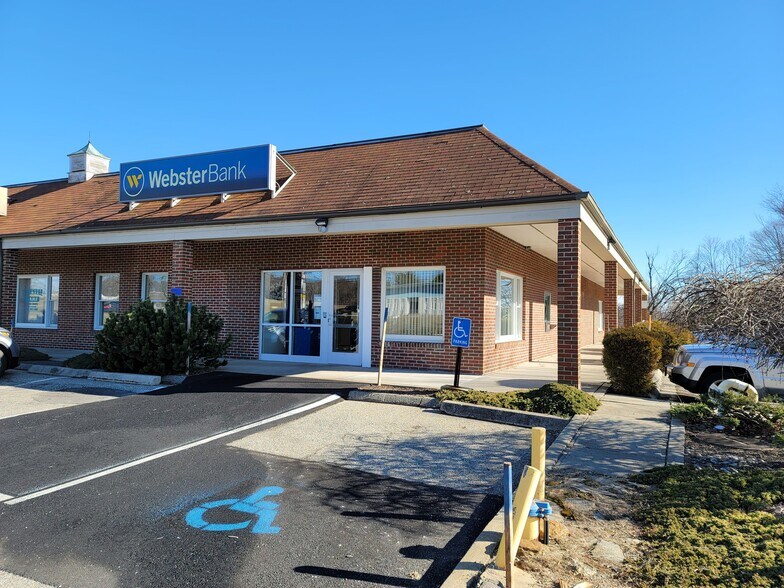 More Photos Of 696 Amity Rd, Bethany Unknown For Lease