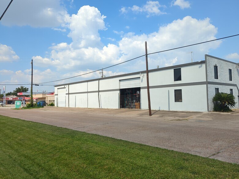 More Photos Of 513 Illinois St, South Houston Industrial For Sale
