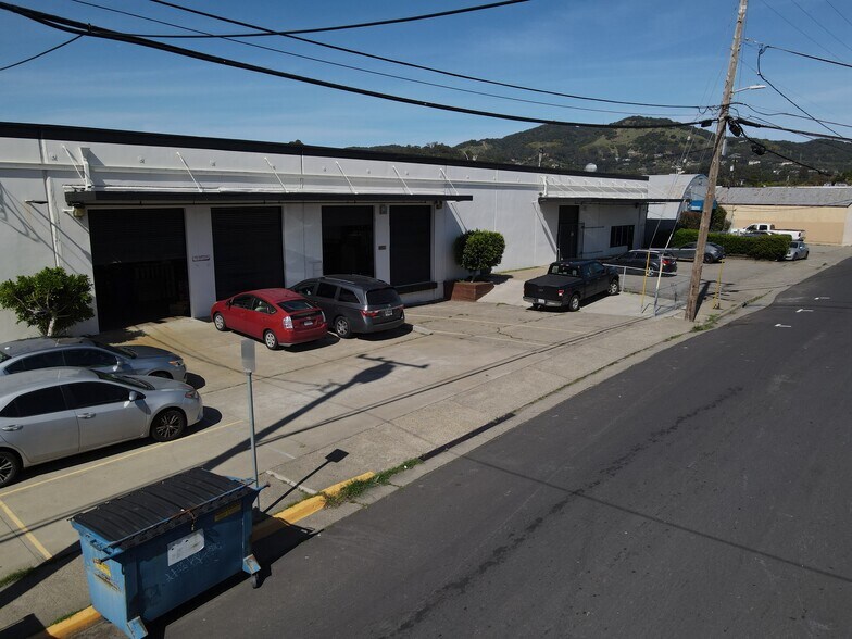 More Photos Of 17-25 Tiburon St, San Rafael Service For Lease