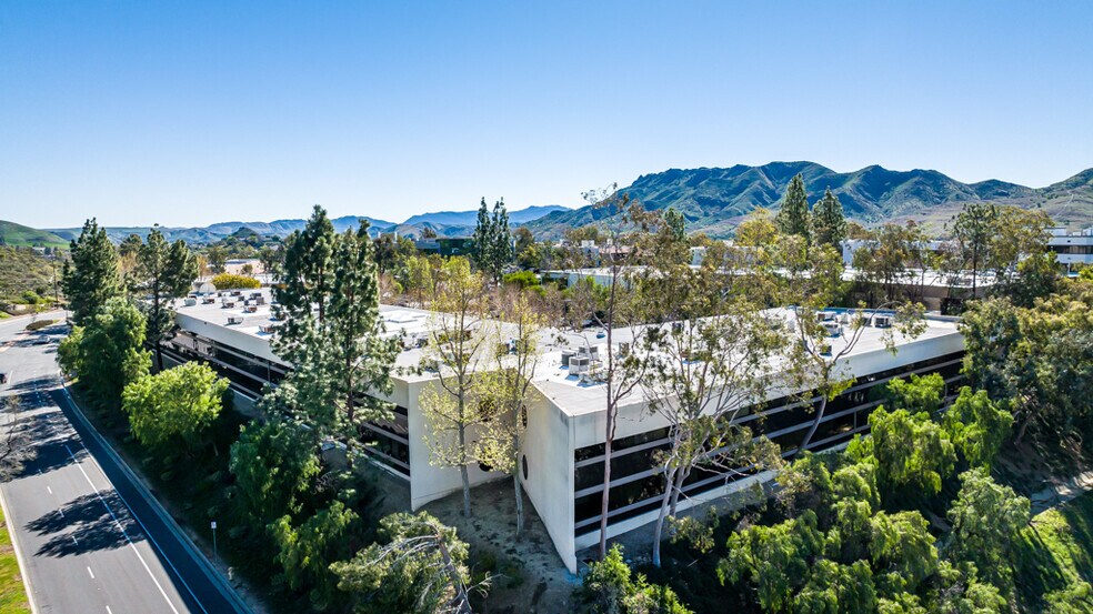More Photos Of 5743 Corsa Ave, Westlake Village Office For Lease