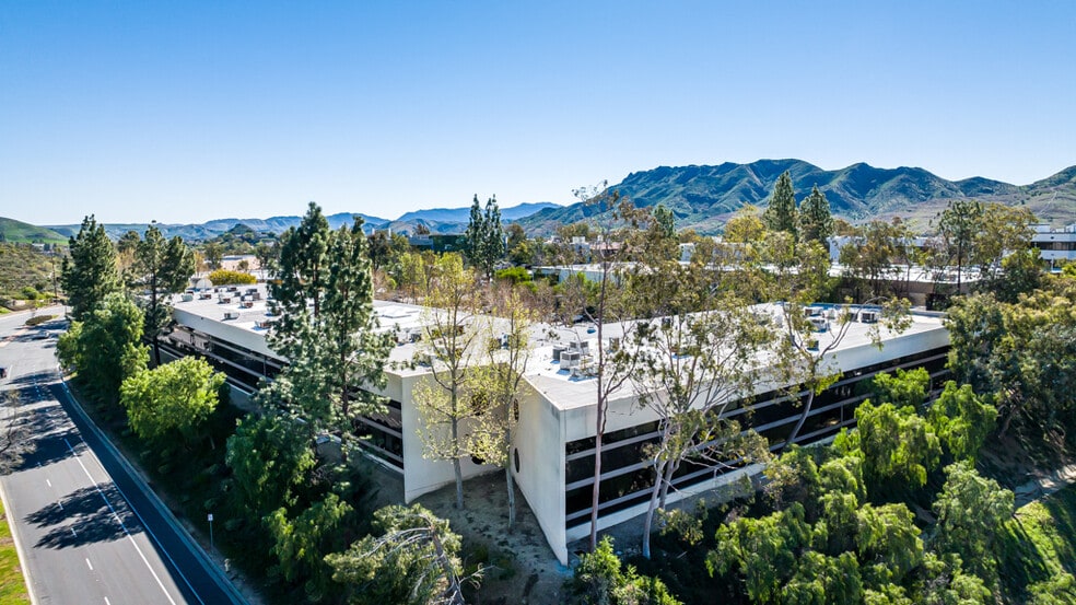 More Photos Of 5743 Corsa Ave, Westlake Village Office For Lease