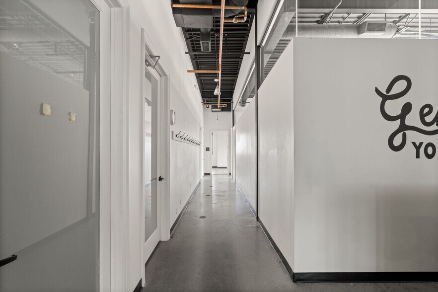 More Photos Of 6514 Highway 90A, Sugar Land Medical For Sale