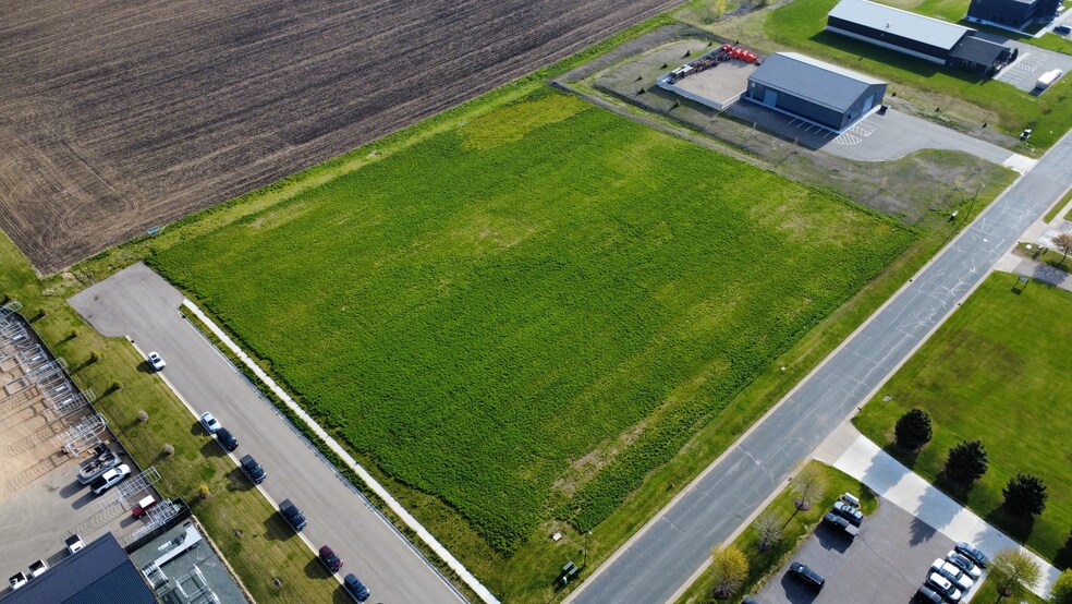 More Photos Of 701 6th St NW, New Prague Distribution For Lease