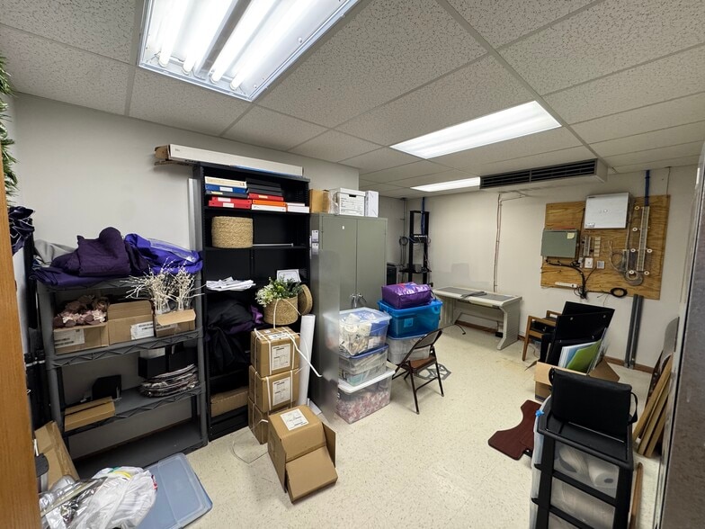 More Photos Of 1985 Eagle Pass, Wooster Office Residential For Sale