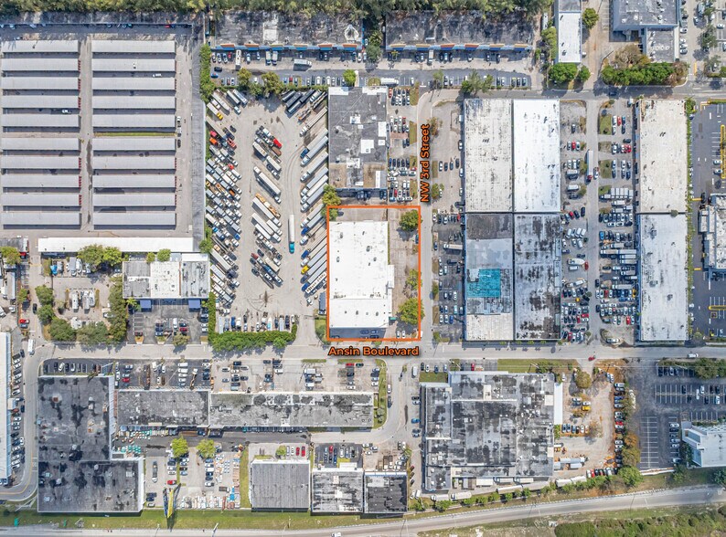 More Photos Of 1051 NW 3rd St, Hallandale Showroom For Sale