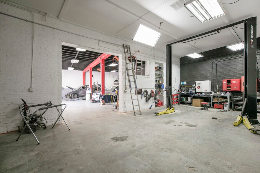 More Photos Of 4605–4619 W Pico Boulevard, Los Angeles Auto Repair For Sale