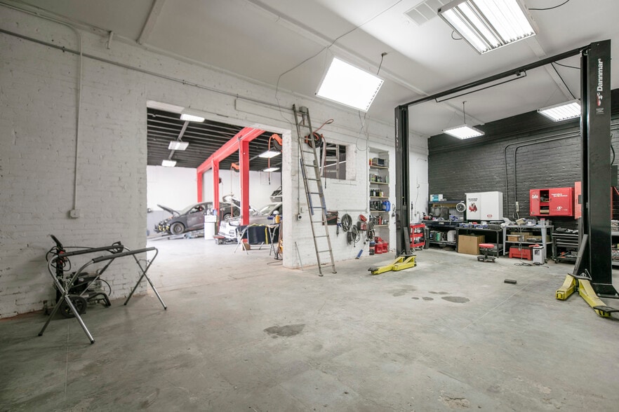 More Photos Of 4605–4619 W Pico Boulevard, Los Angeles Auto Repair For Sale