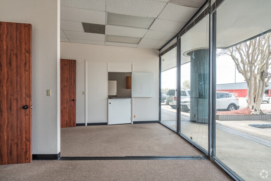 More Photos Of 12501-12607 Gulf Fwy, Houston Unknown For Lease